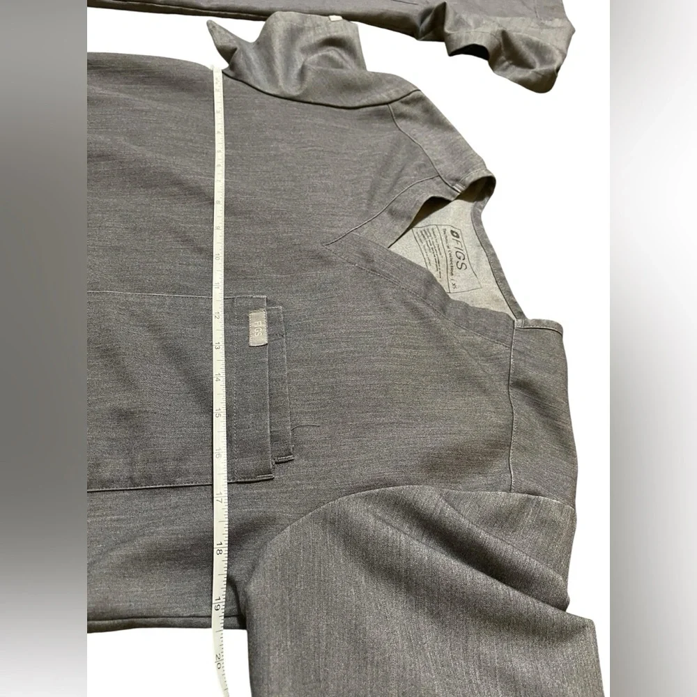 💙BUNDLE Figs Charcoal V-Neck Scrub Top - Picture 12 of 12